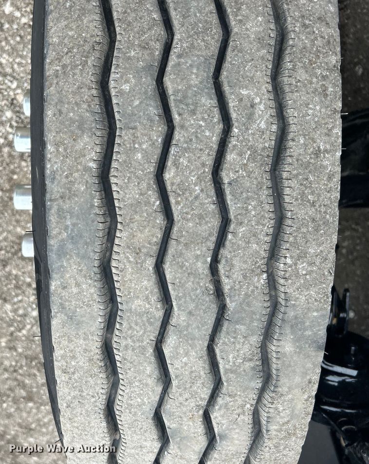 image for item EG1268 2019 Peterbilt  579 semi truck