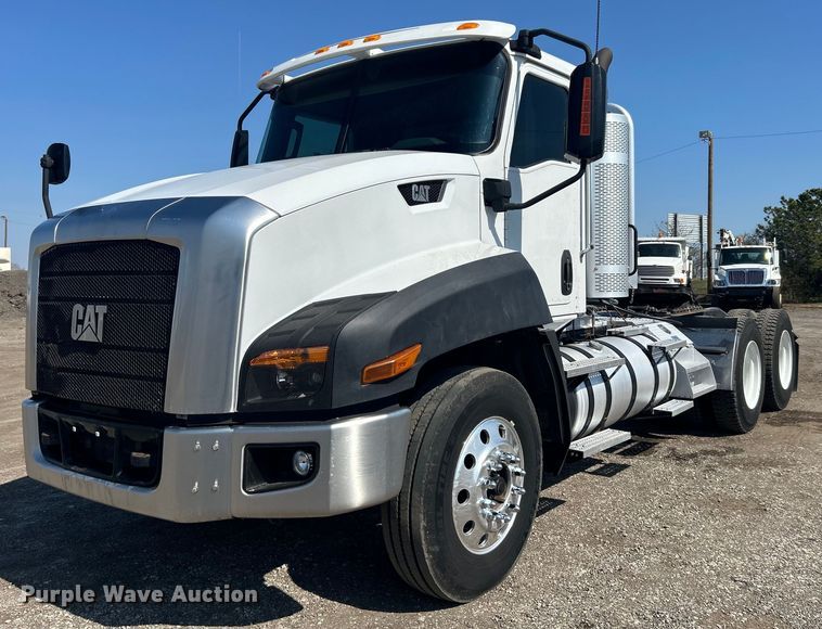 image for item EG1272 2016 Caterpillar CT660S semi truck