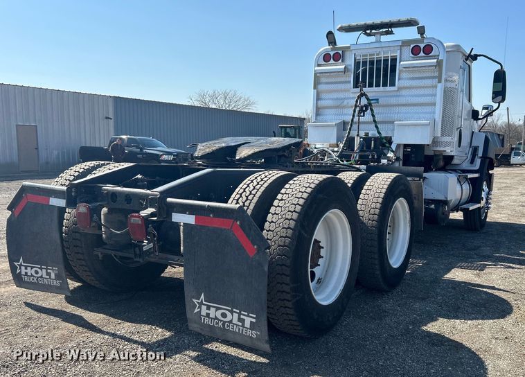 image for item EG1272 2016 Caterpillar CT660S semi truck