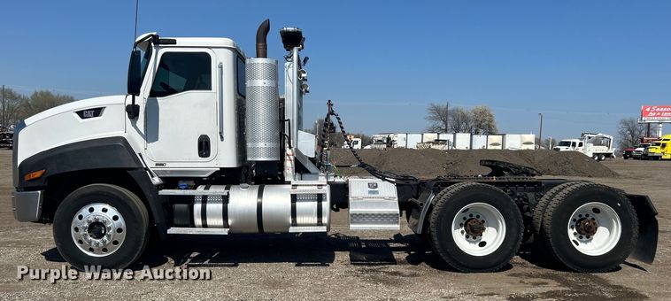 image for item EG1272 2016 Caterpillar CT660S semi truck