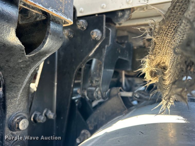 image for item EG1272 2016 Caterpillar CT660S semi truck