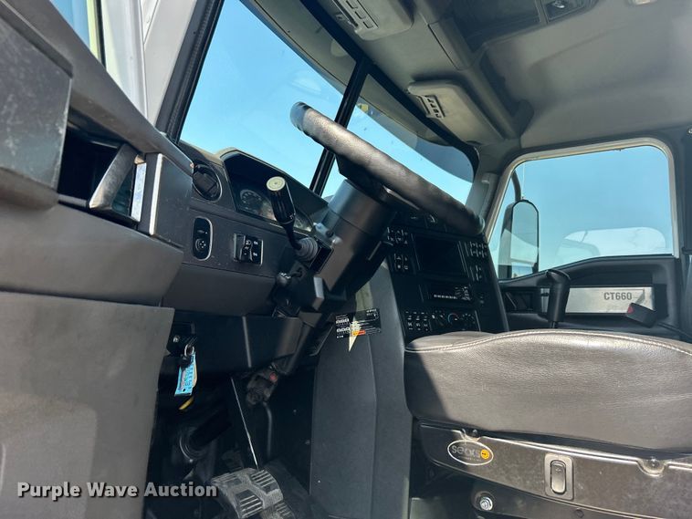 image for item EG1272 2016 Caterpillar CT660S semi truck