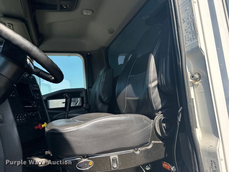 image for item EG1272 2016 Caterpillar CT660S semi truck