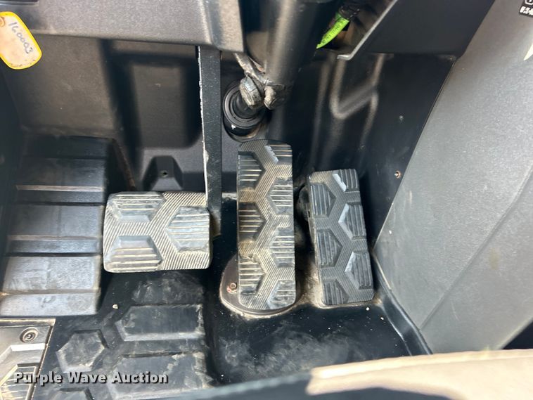 image for item EG1272 2016 Caterpillar CT660S semi truck