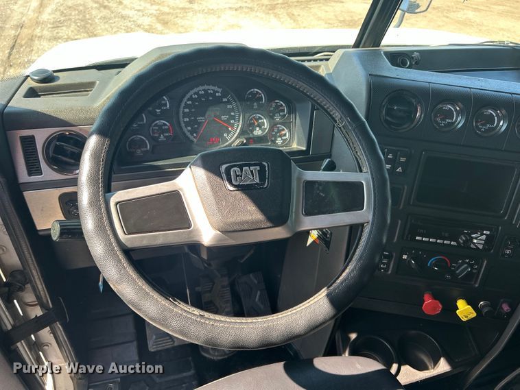 image for item EG1272 2016 Caterpillar CT660S semi truck