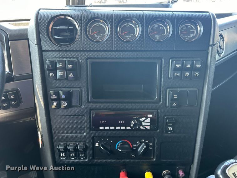 image for item EG1272 2016 Caterpillar CT660S semi truck