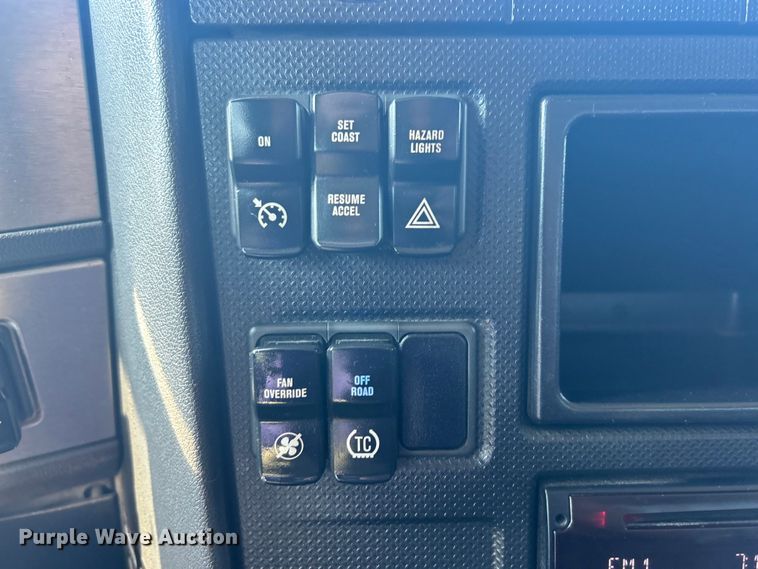 image for item EG1272 2016 Caterpillar CT660S semi truck