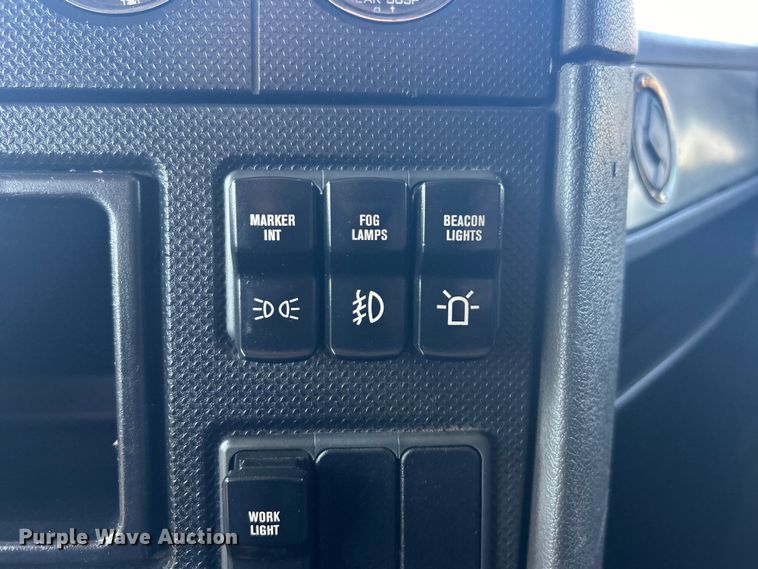 image for item EG1272 2016 Caterpillar CT660S semi truck