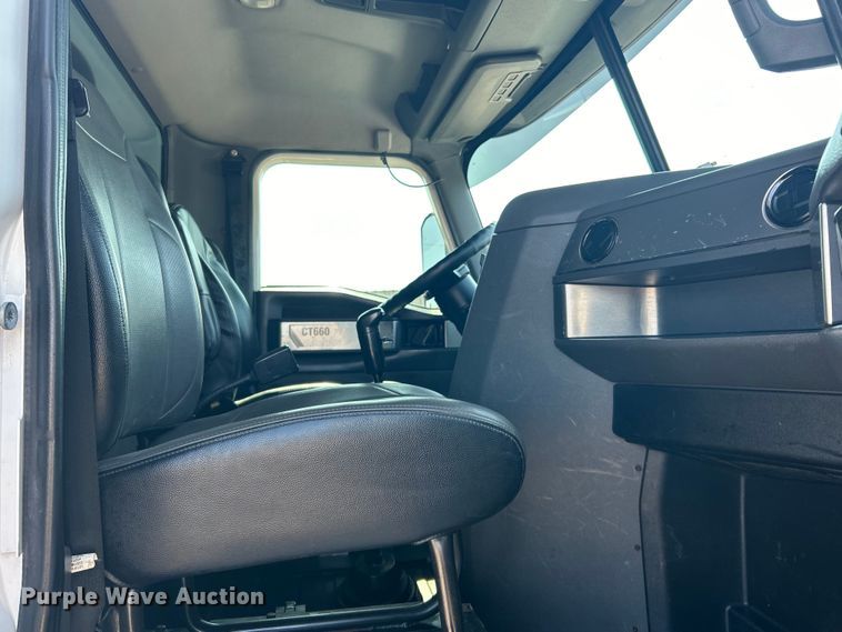 image for item EG1272 2016 Caterpillar CT660S semi truck