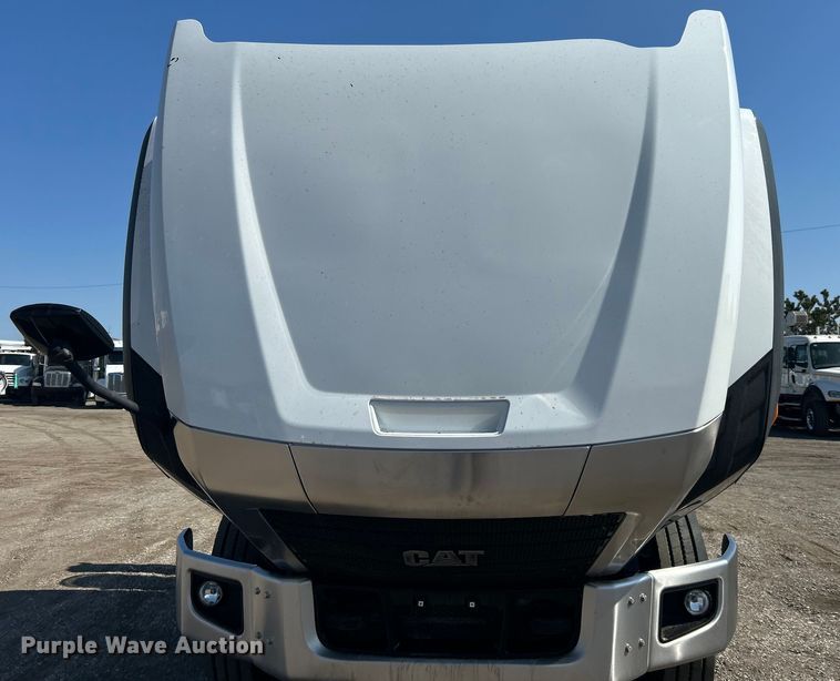 image for item EG1272 2016 Caterpillar CT660S semi truck