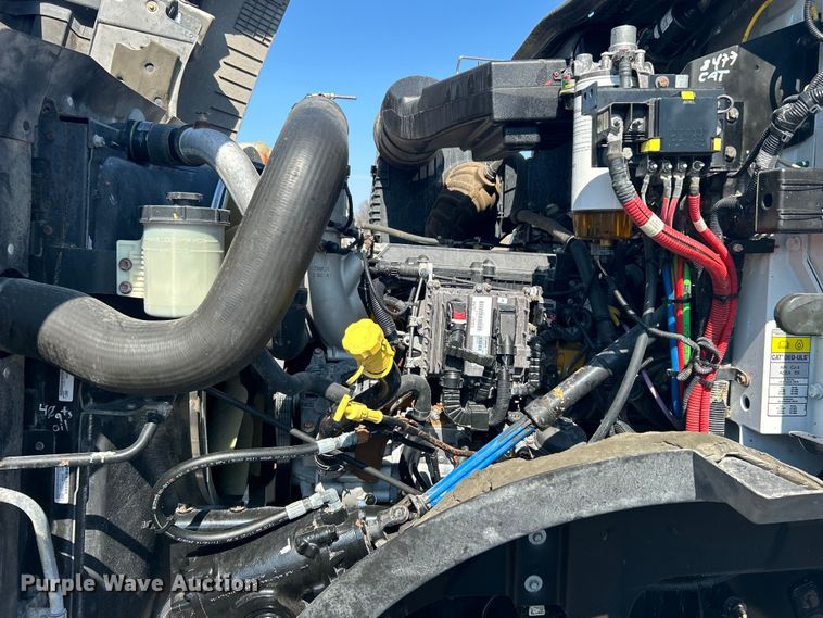 image for item EG1272 2016 Caterpillar CT660S semi truck