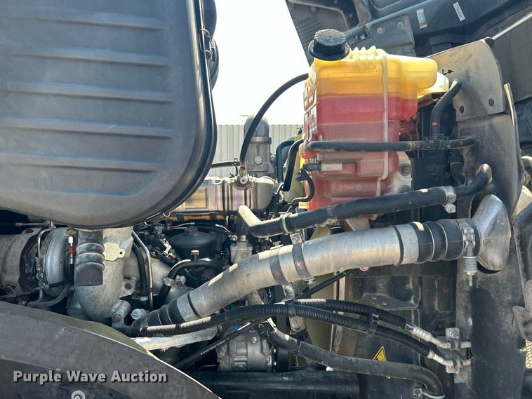 image for item EG1272 2016 Caterpillar CT660S semi truck