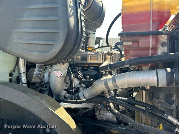 image for item EG1272 2016 Caterpillar CT660S semi truck