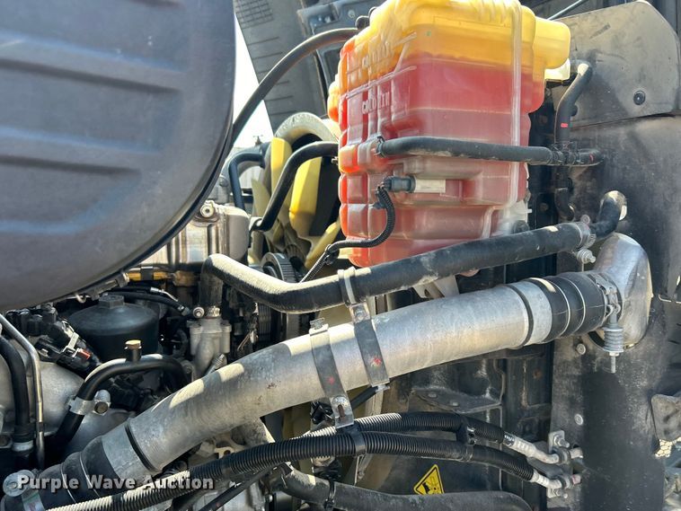 image for item EG1272 2016 Caterpillar CT660S semi truck