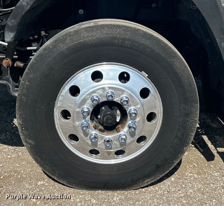 image for item EG1272 2016 Caterpillar CT660S semi truck