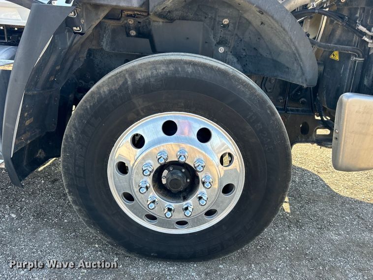 image for item EG1272 2016 Caterpillar CT660S semi truck