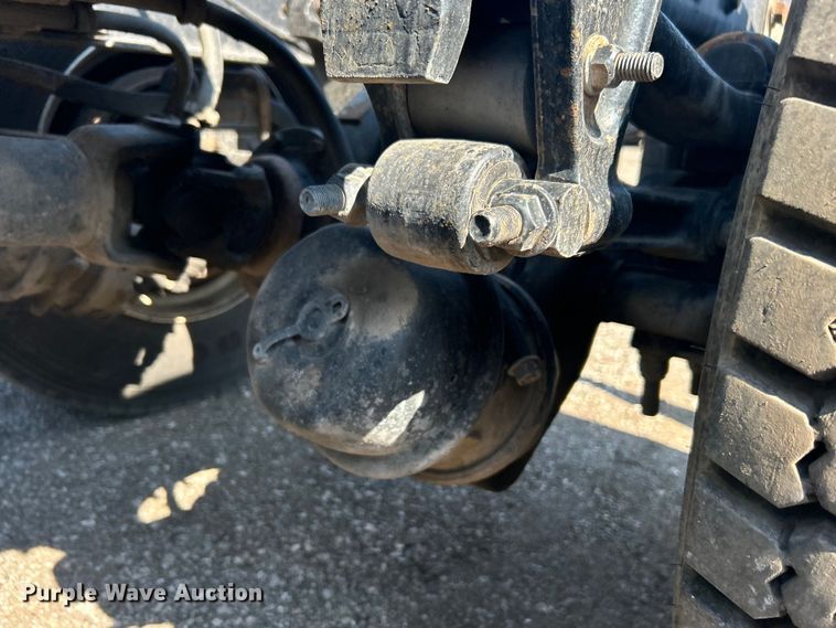 image for item EG1272 2016 Caterpillar CT660S semi truck