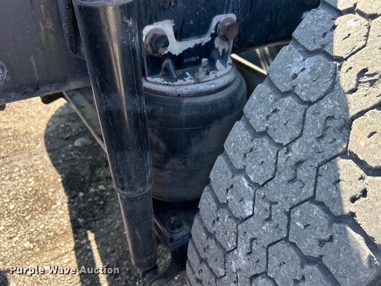 image for item EG1272 2016 Caterpillar CT660S semi truck