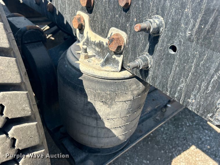 image for item EG1272 2016 Caterpillar CT660S semi truck