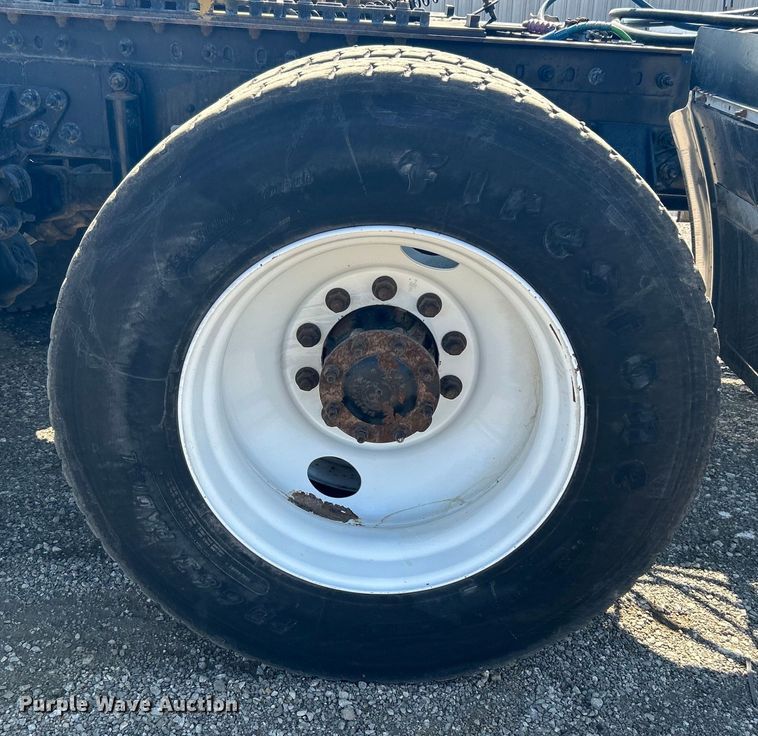 image for item EG1272 2016 Caterpillar CT660S semi truck