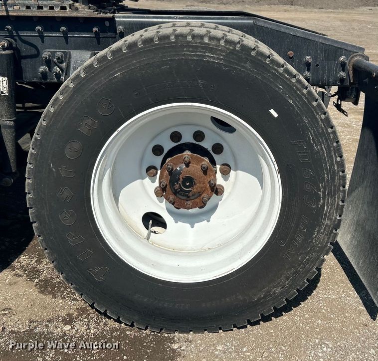 image for item EG1272 2016 Caterpillar CT660S semi truck