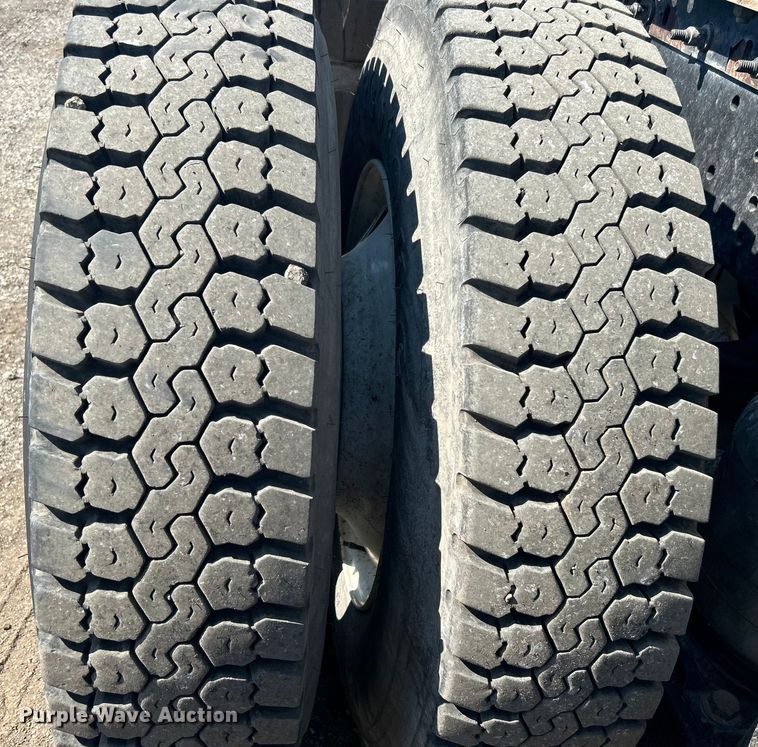 image for item EG1272 2016 Caterpillar CT660S semi truck