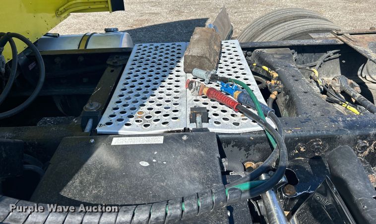 image for item EG1273 2009 Kenworth  T660 semi truck