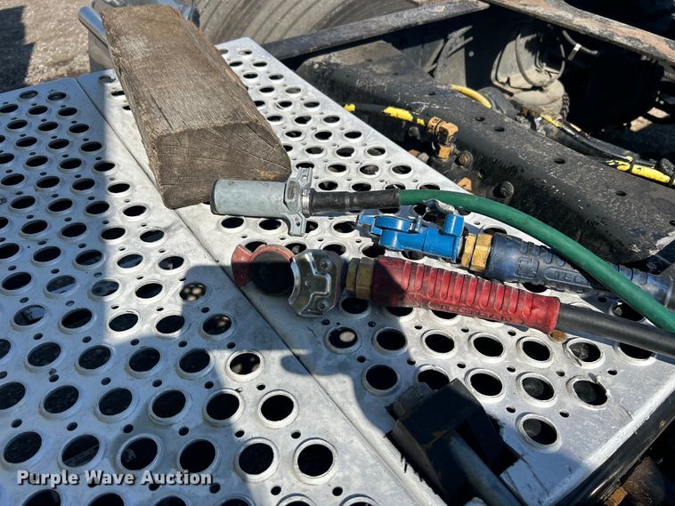 image for item EG1273 2009 Kenworth  T660 semi truck