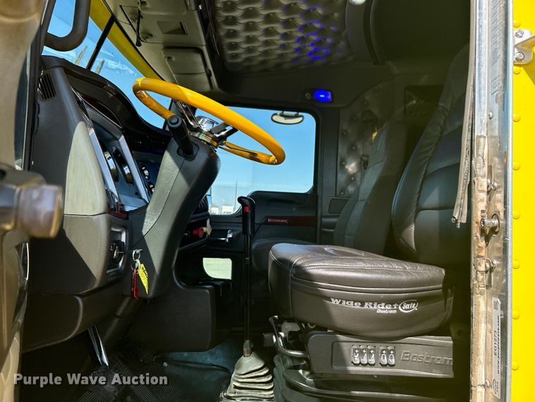 image for item EG1273 2009 Kenworth  T660 semi truck