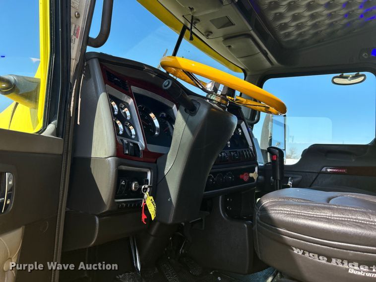 image for item EG1273 2009 Kenworth  T660 semi truck