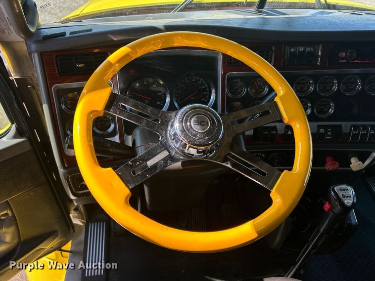 image for item EG1273 2009 Kenworth  T660 semi truck