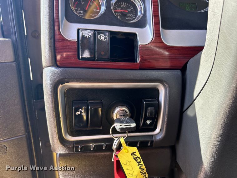 image for item EG1273 2009 Kenworth  T660 semi truck