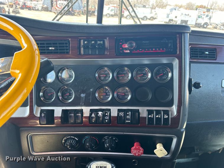 image for item EG1273 2009 Kenworth  T660 semi truck