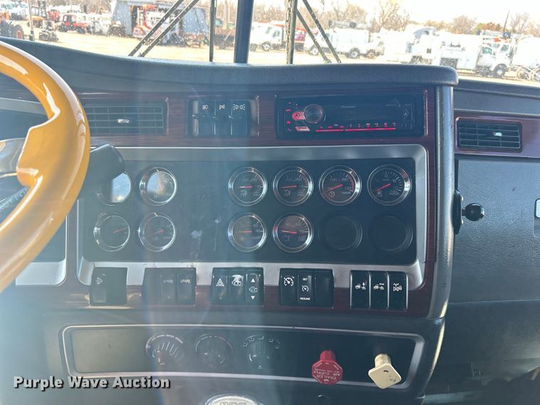 image for item EG1273 2009 Kenworth  T660 semi truck