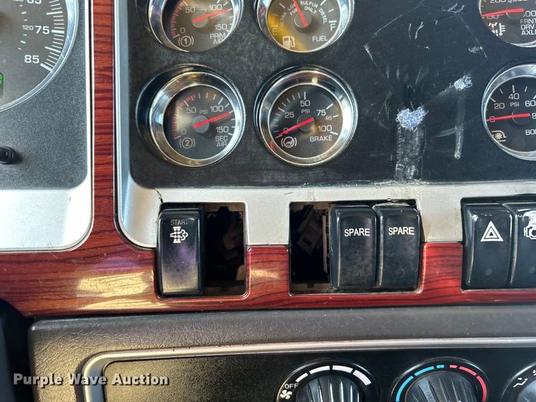 image for item EG1273 2009 Kenworth  T660 semi truck