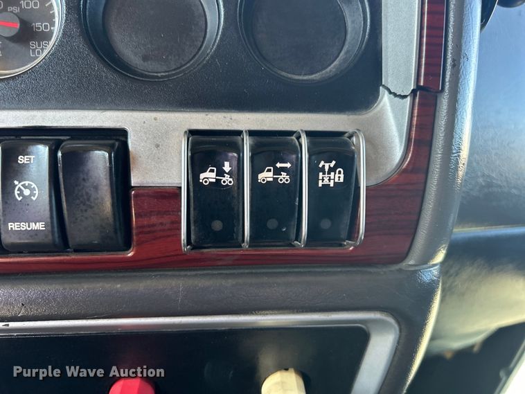 image for item EG1273 2009 Kenworth  T660 semi truck