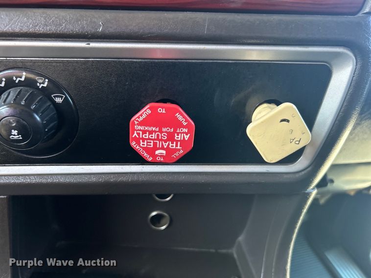 image for item EG1273 2009 Kenworth  T660 semi truck