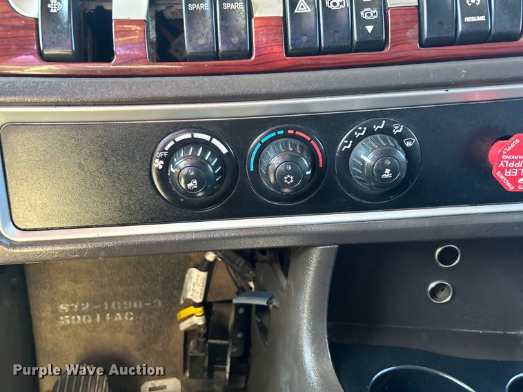 image for item EG1273 2009 Kenworth  T660 semi truck