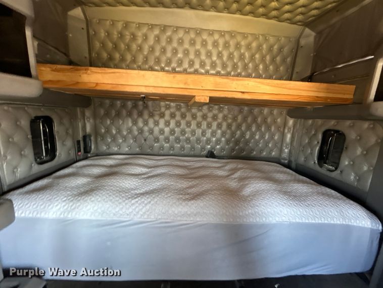 image for item EG1273 2009 Kenworth  T660 semi truck