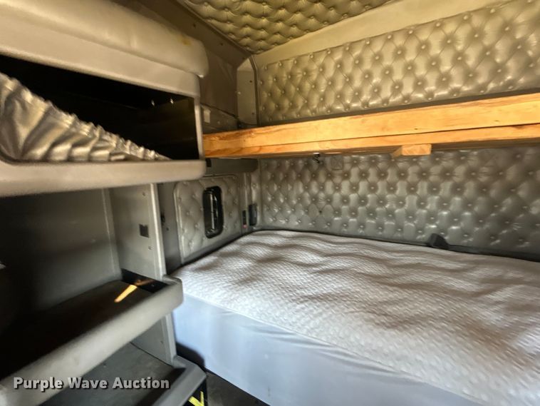 image for item EG1273 2009 Kenworth  T660 semi truck