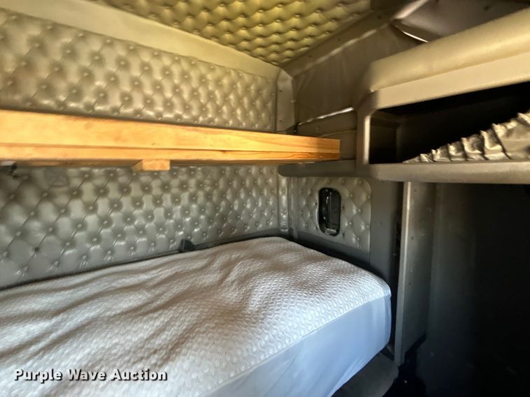 image for item EG1273 2009 Kenworth  T660 semi truck