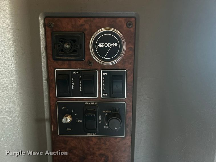 image for item EG1273 2009 Kenworth  T660 semi truck