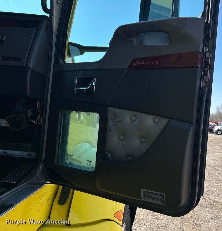 image for item EG1273 2009 Kenworth  T660 semi truck