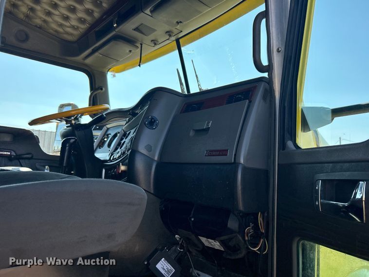 image for item EG1273 2009 Kenworth  T660 semi truck