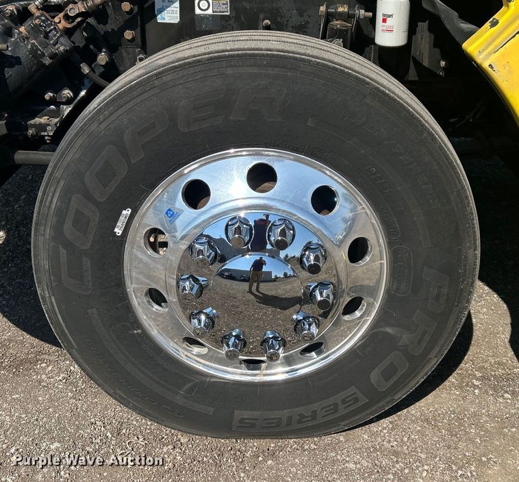 image for item EG1273 2009 Kenworth  T660 semi truck