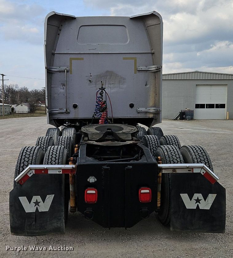 image for item EI3609 2000 Western Star 4900E semi truck