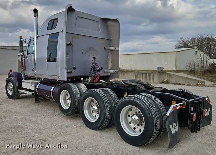 image for item EI3609 2000 Western Star 4900E semi truck