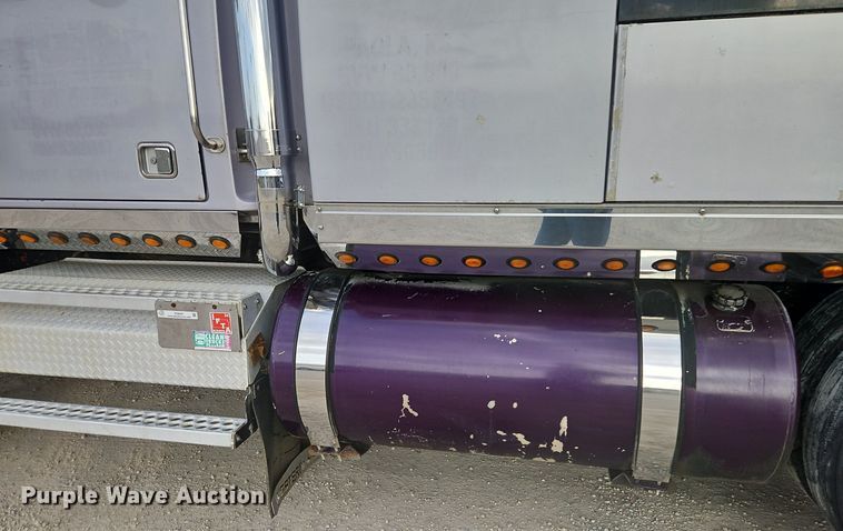 image for item EI3609 2000 Western Star 4900E semi truck