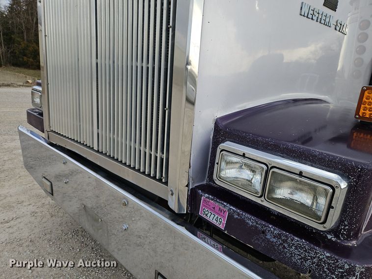 image for item EI3609 2000 Western Star 4900E semi truck