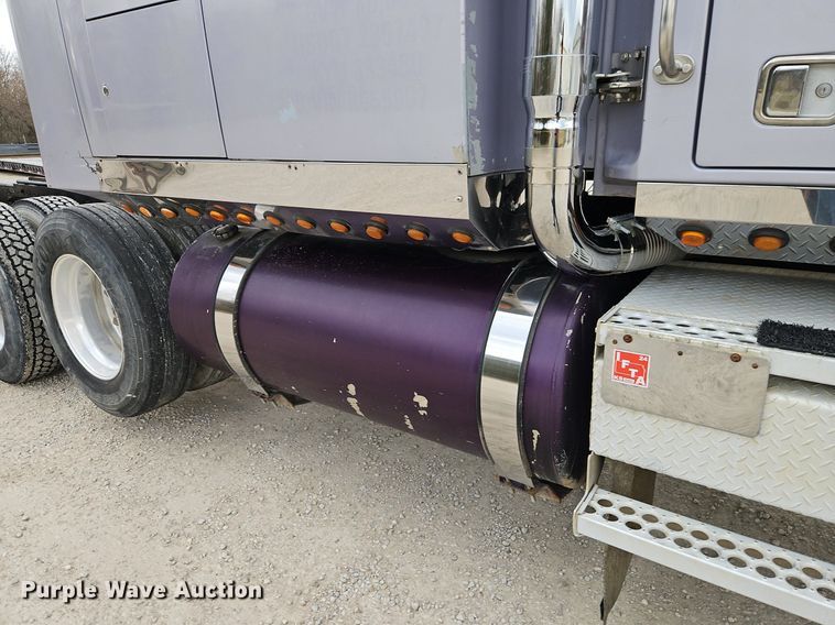 image for item EI3609 2000 Western Star 4900E semi truck